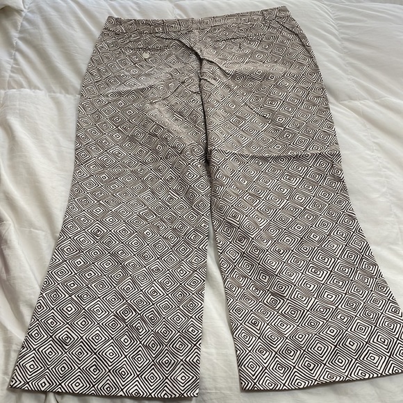 The Limited Wide Leg Capri Cassidy Pants Like New - Whimiscal Pattern - Picture 5 of 5